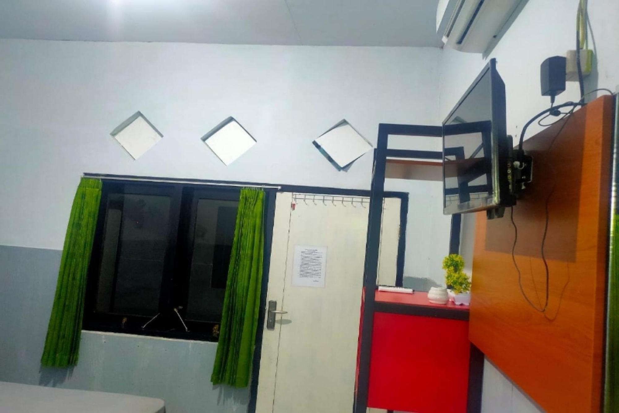 Oyo 91179 Hotel Lagalleria Sumenep Екстер'єр фото